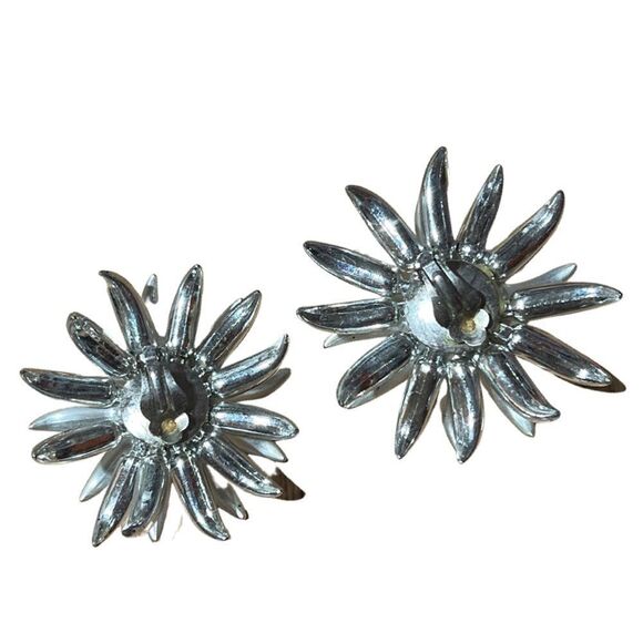 Vintage 1950s Silver Spiky Chrysanthemum Flower Clip On Earrings - Picture 5 of 6